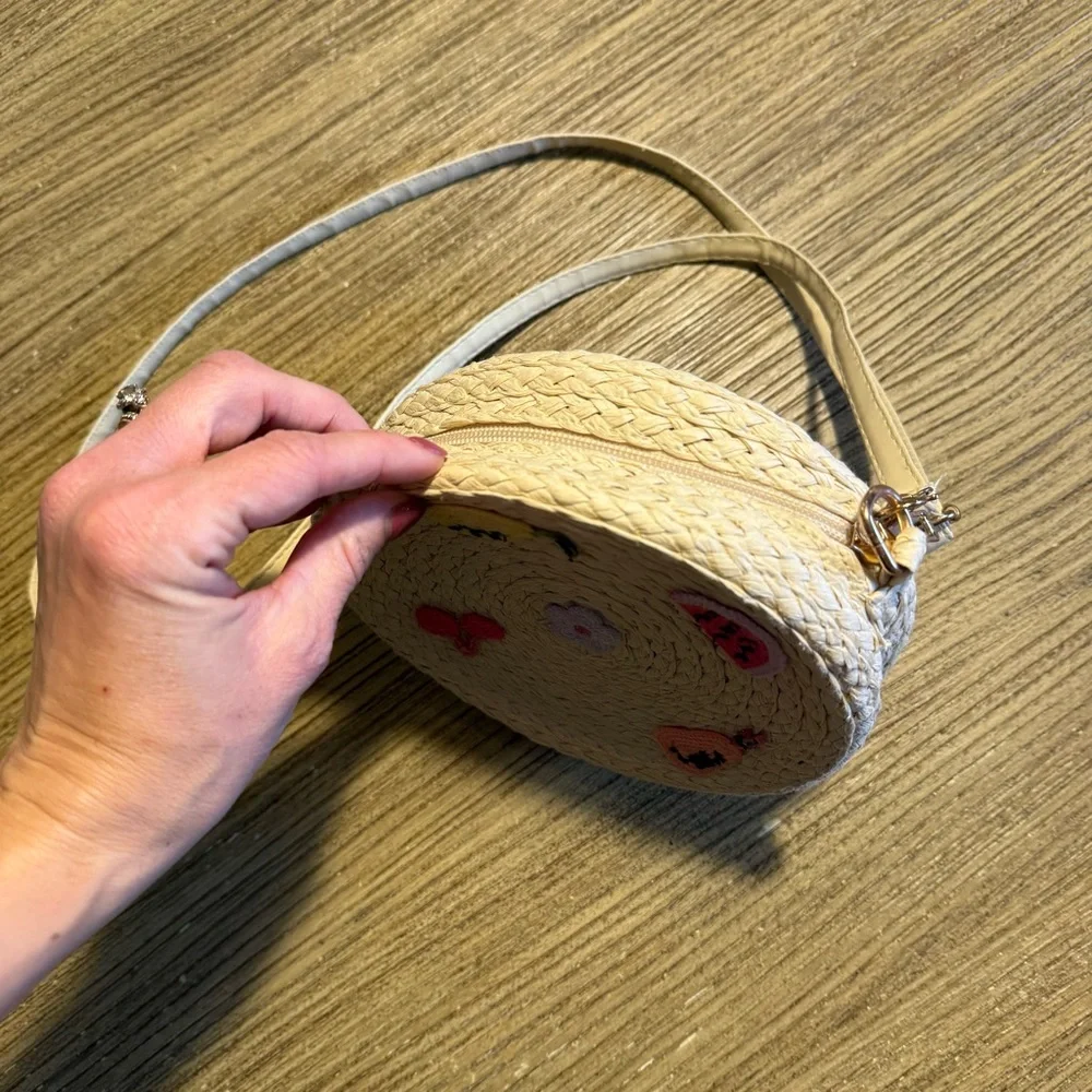 🔆 Bundle items 6 for $30‎ NWOT Girl's Round Purse with Adjustable Straps